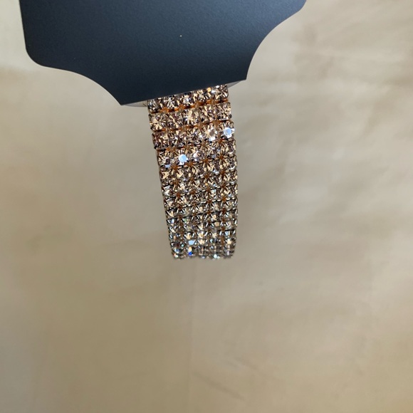 NWT Simulated Crystal Multi Row Stretch Bracelet - Picture 3 of 5